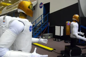 Robonaut 2 (R2) review, Why was Robonaut 2 sent to space?, How does Robonaut 2 help astronauts? Robonaut 2